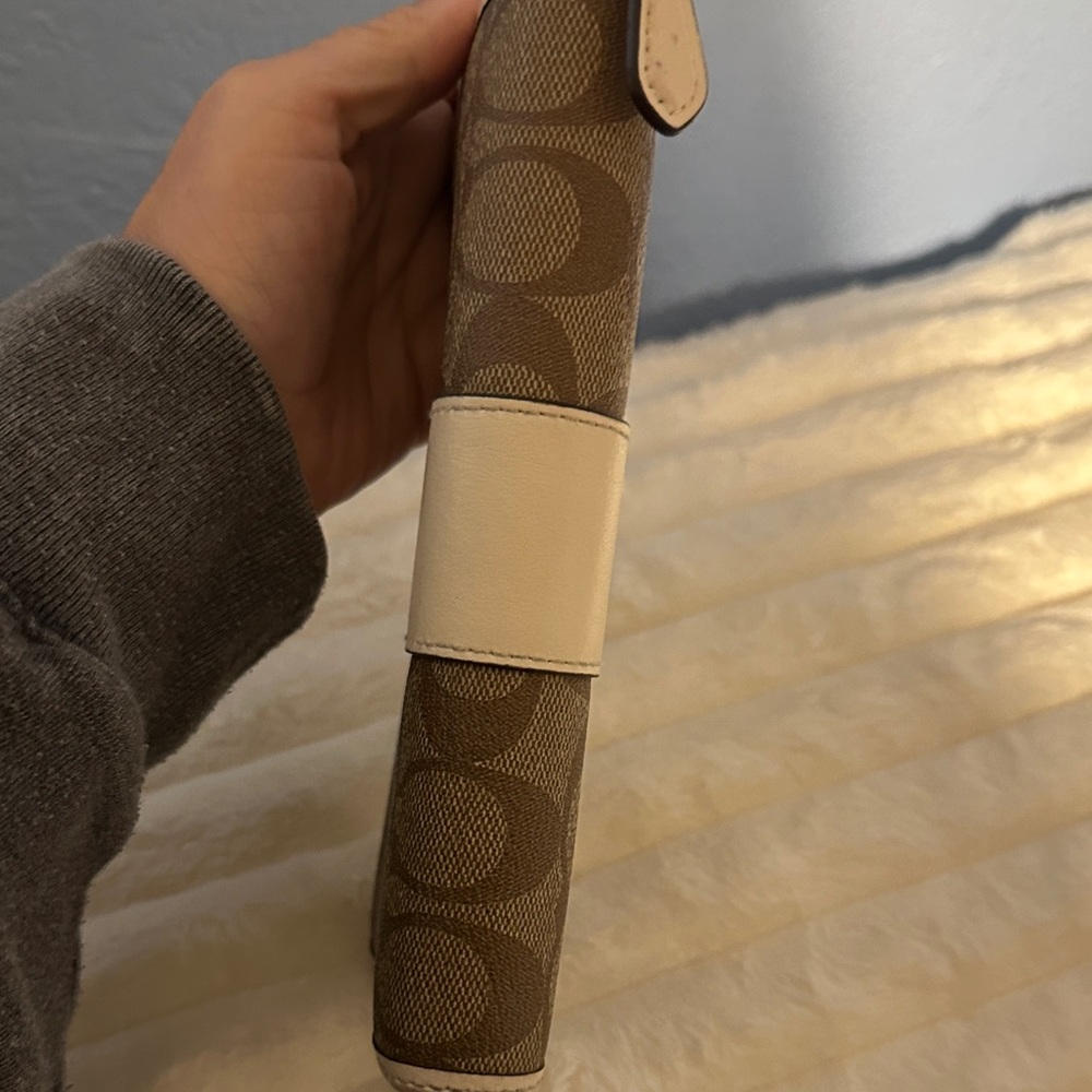 Coach Signature Brown and Cream Zip Wallet - Picture 4 of 7